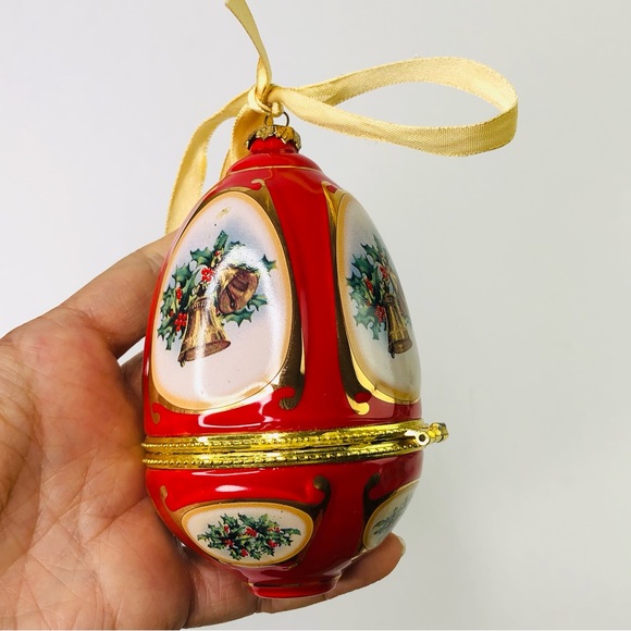 Vintage Ceramic Christmas Ornament Egg Red Gold Hinged Music Box Gift Souvenir - Picture 3 of 7